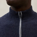 네이비 블루 라치 스웨터