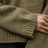 카키 키위 스웨터