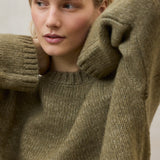 카키 키위 스웨터